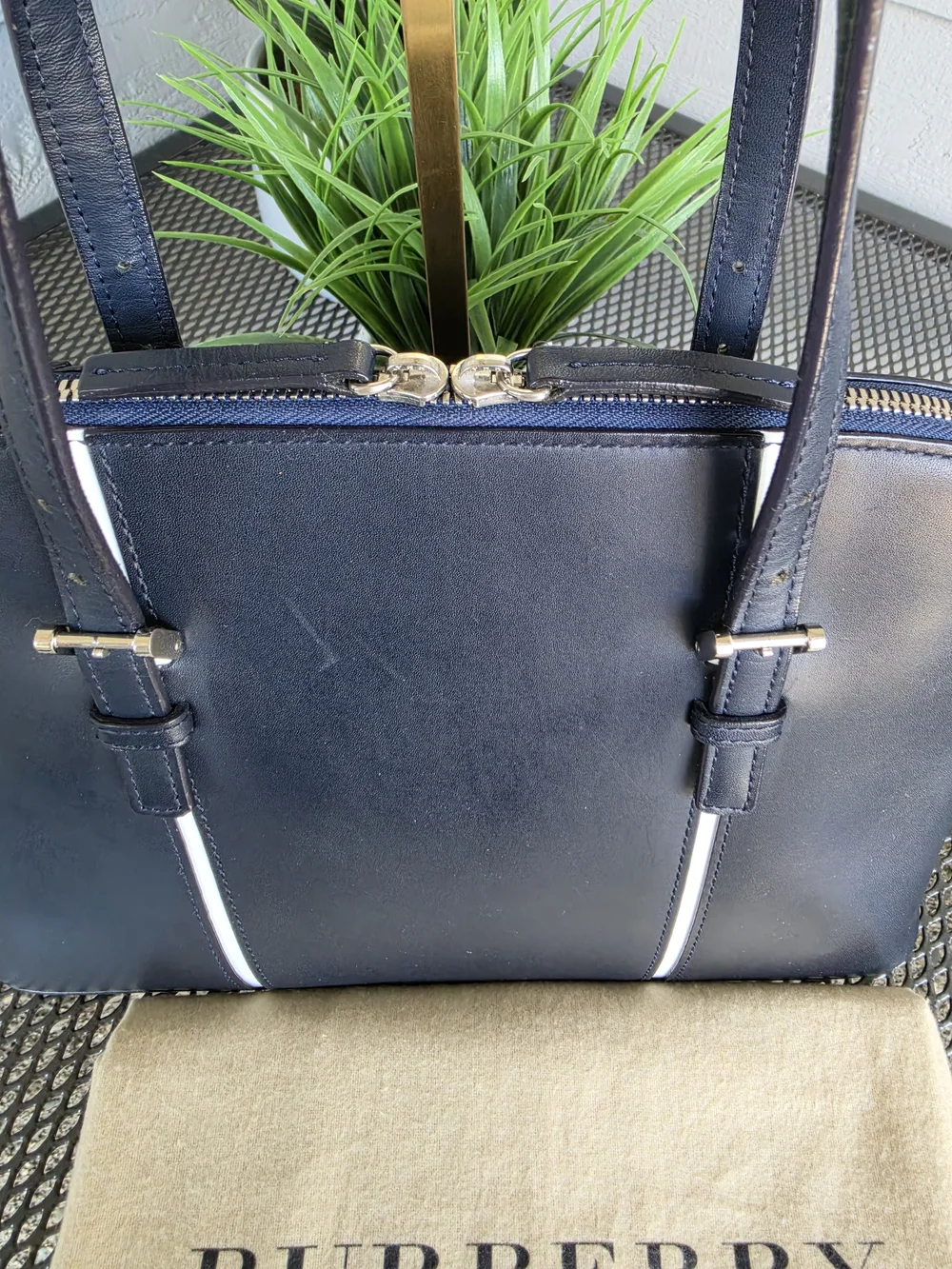 Burberry classic navy